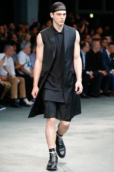 Look 19